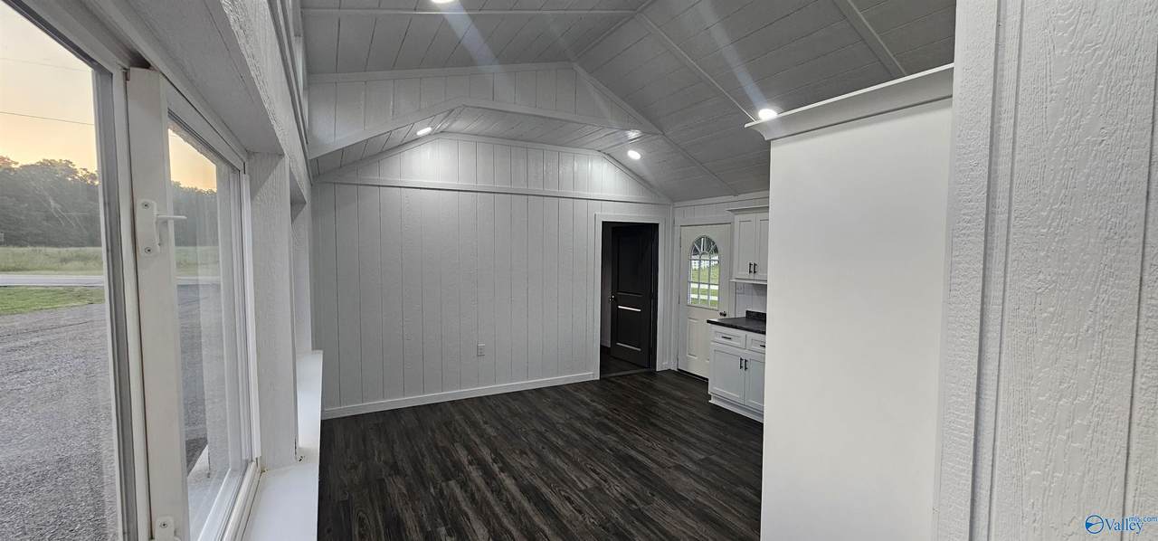 https://bt-photos.global.ssl.fastly.net/nalmls/1280_boomver_1_21926457-2.jpg