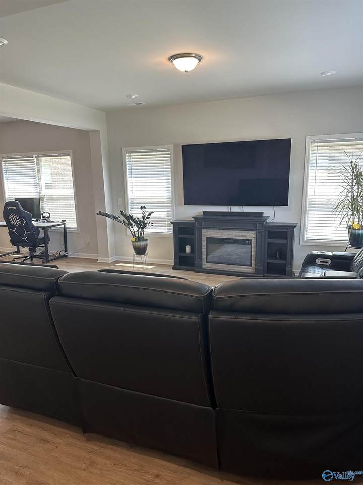https://bt-photos.global.ssl.fastly.net/nalmls/1280_boomver_1_21926573-2.jpg