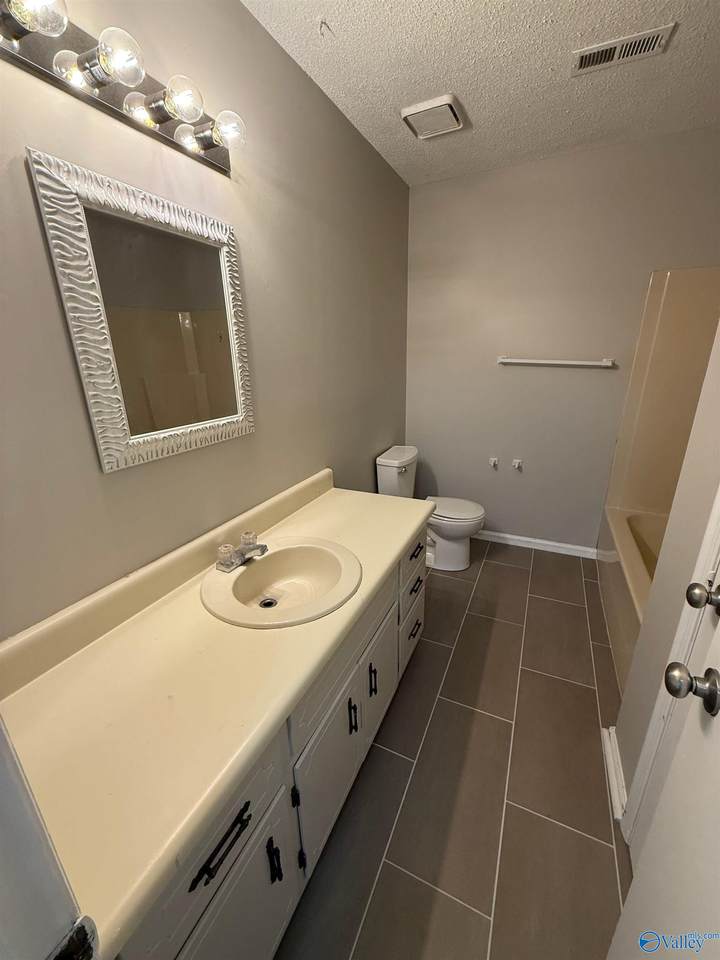 https://bt-photos.global.ssl.fastly.net/nalmls/1280_boomver_1_21926703-2.jpg