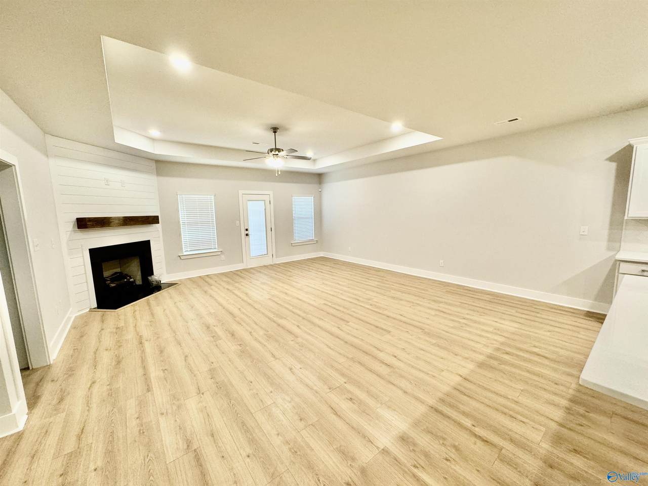 https://bt-photos.global.ssl.fastly.net/nalmls/1280_boomver_1_21926768-2.jpg