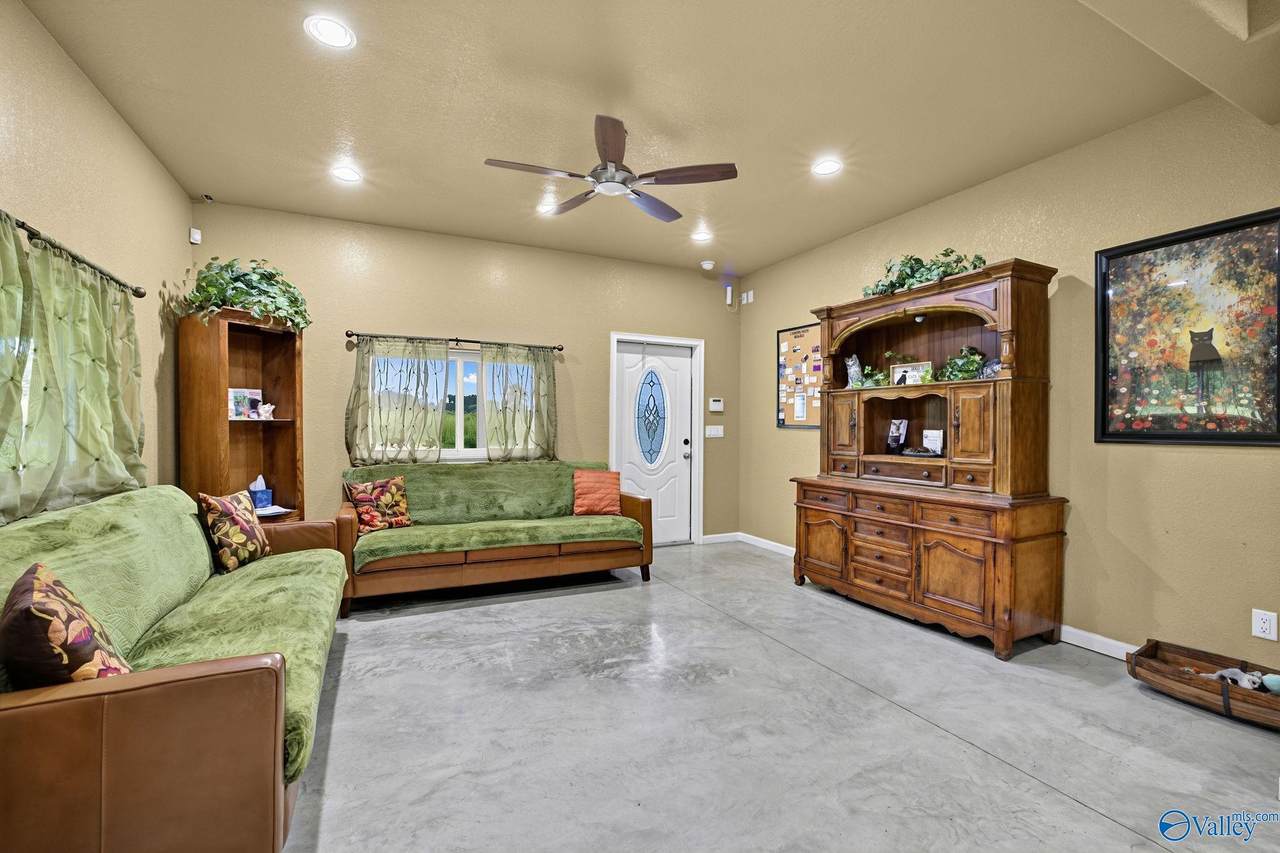 https://bt-photos.global.ssl.fastly.net/nalmls/1280_boomver_1_21926926-2.jpg