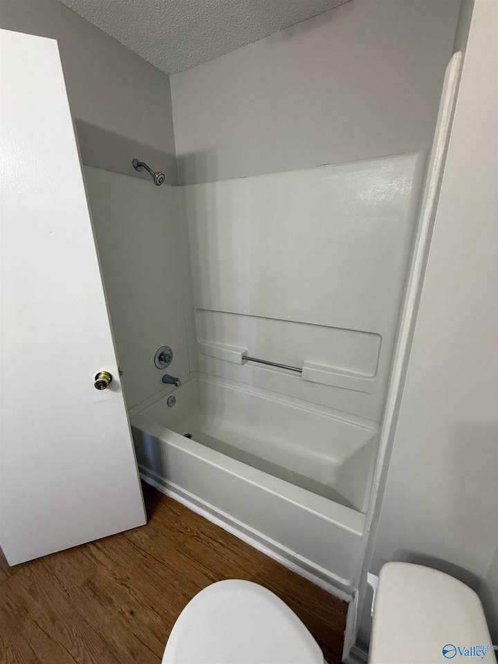 https://bt-photos.global.ssl.fastly.net/nalmls/1280_boomver_1_21926936-2.jpg