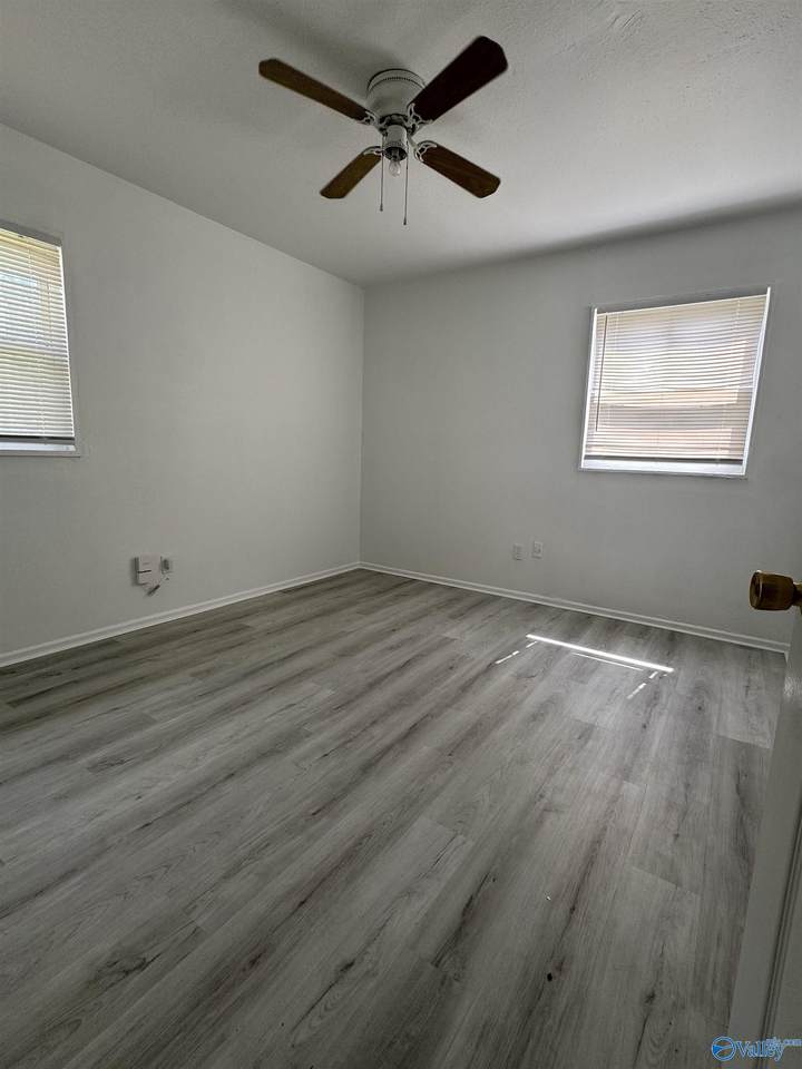 https://bt-photos.global.ssl.fastly.net/nalmls/1280_boomver_1_21927446-2.jpg