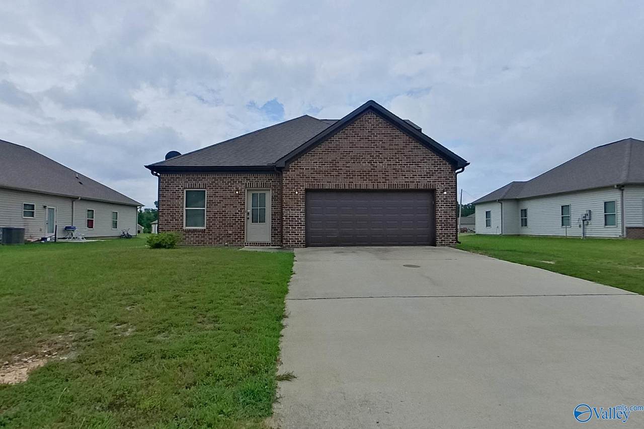 520 White Oak Circle - Photo 1
