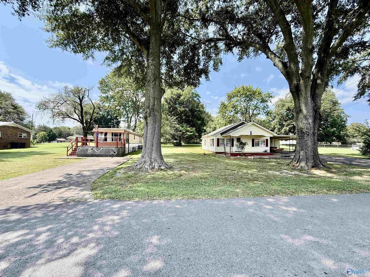 37&51 Maple Street - Photo 1