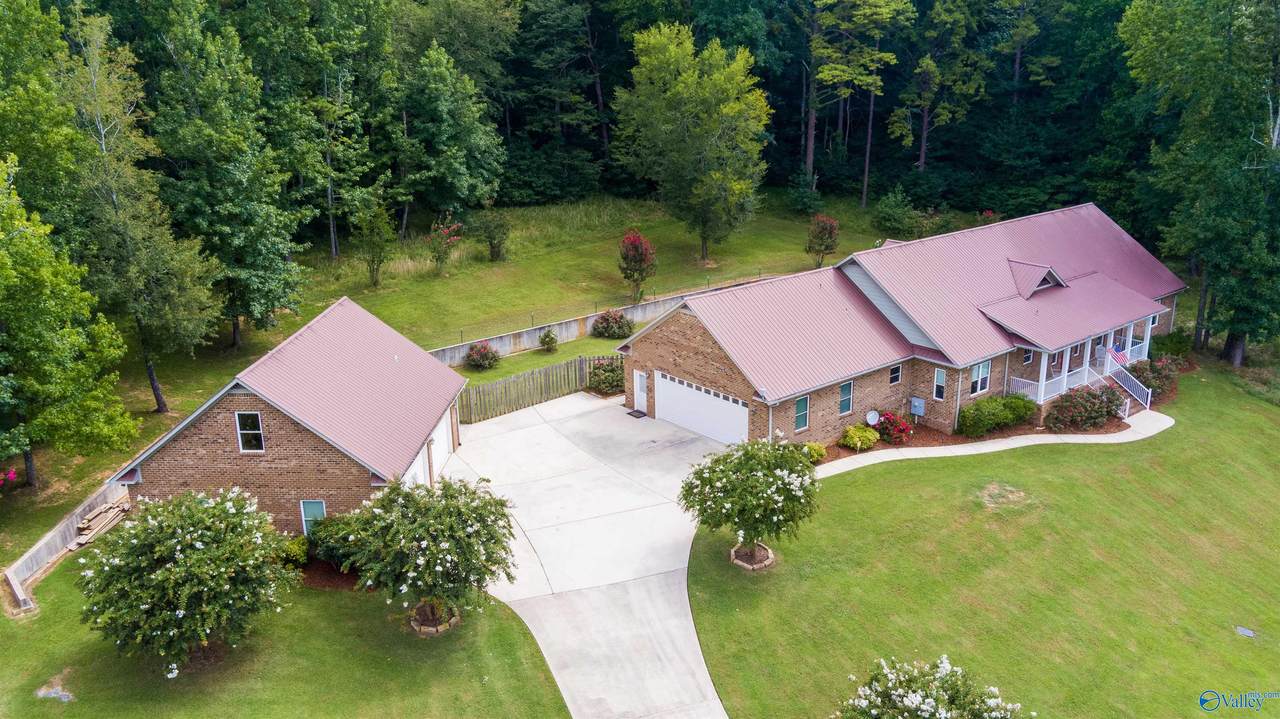 105 Seneca Lane - Photo 1