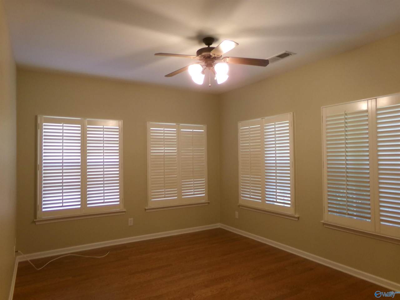 https://bt-photos.global.ssl.fastly.net/nalmls/1280_boomver_1_21928115-2.jpg