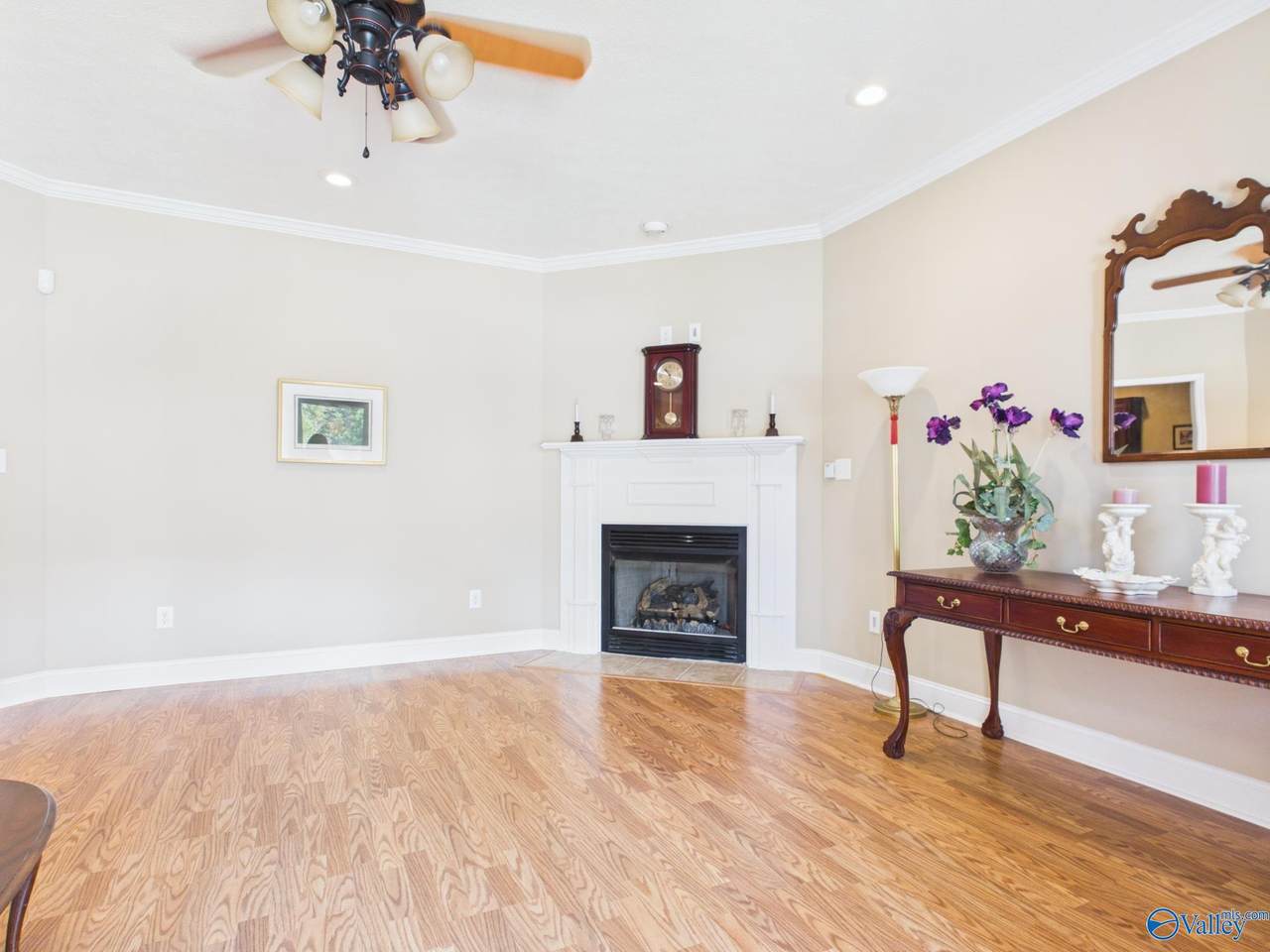 https://bt-photos.global.ssl.fastly.net/nalmls/1280_boomver_1_21928172-2.jpg
