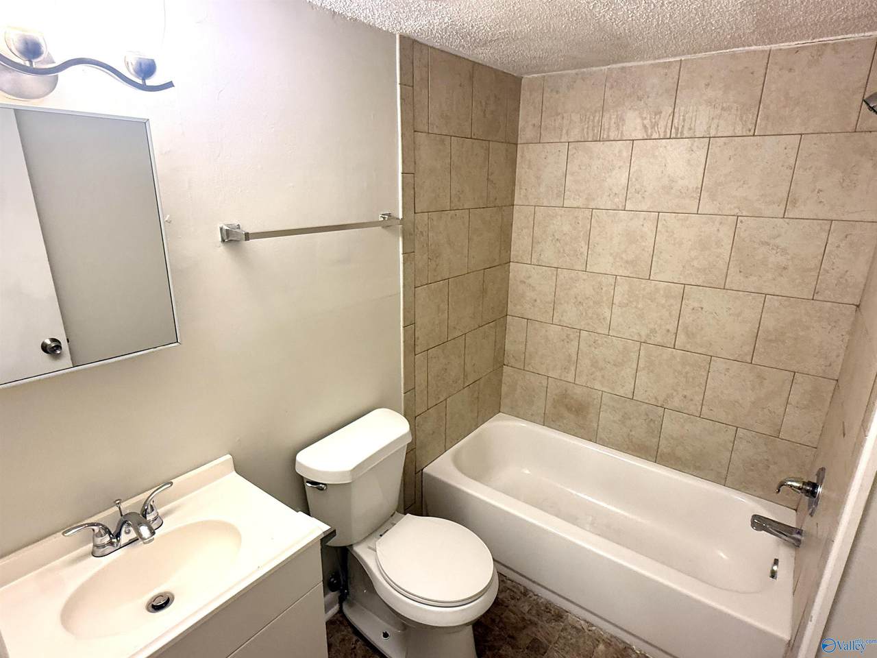 https://bt-photos.global.ssl.fastly.net/nalmls/1280_boomver_1_21928323-2.jpg