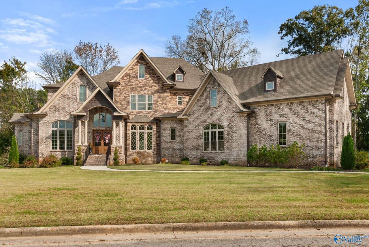 205 Briarwood Circle - Photo 1