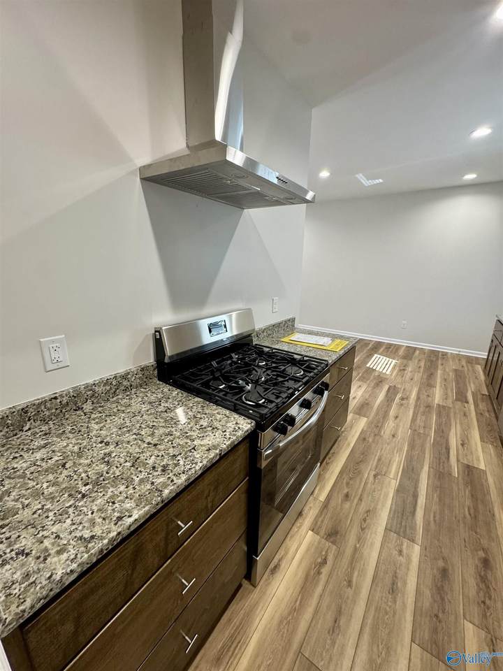 https://bt-photos.global.ssl.fastly.net/nalmls/1280_boomver_1_21929119-2.jpg