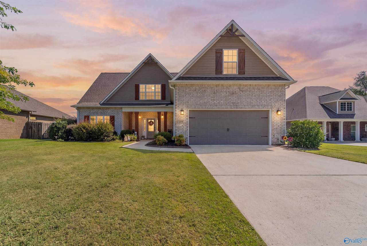 109 Somer Oaks Drive - Photo 1
