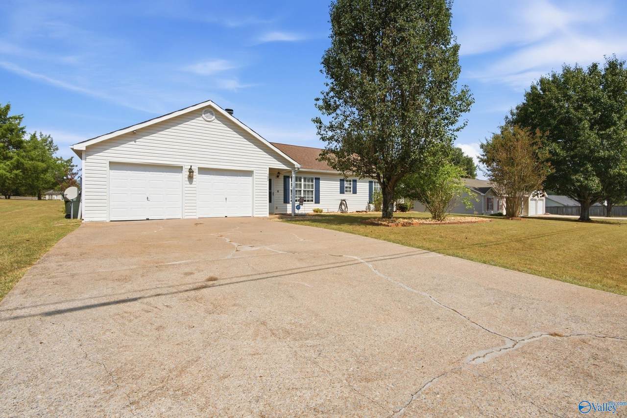 105 Thornhedge Trail - Photo 1