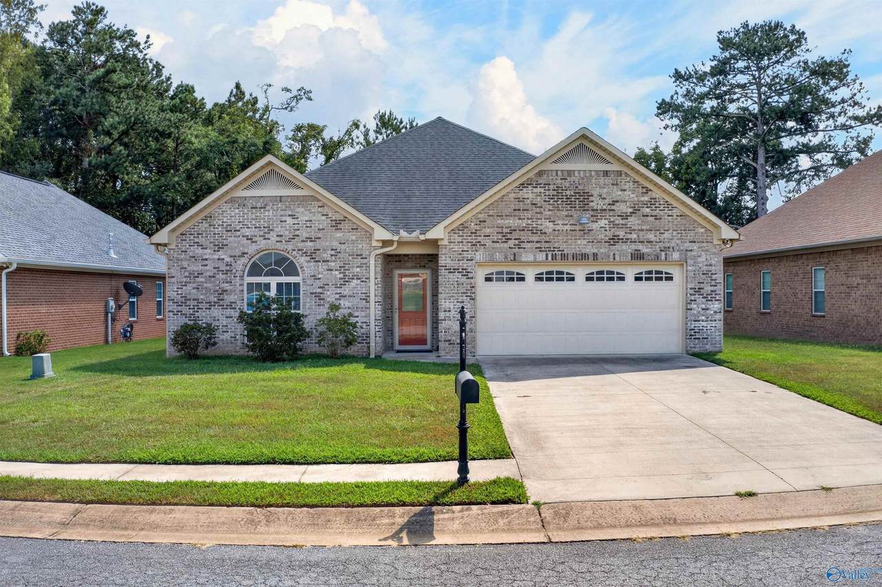 170 Glen Oaks Circle - Photo 1