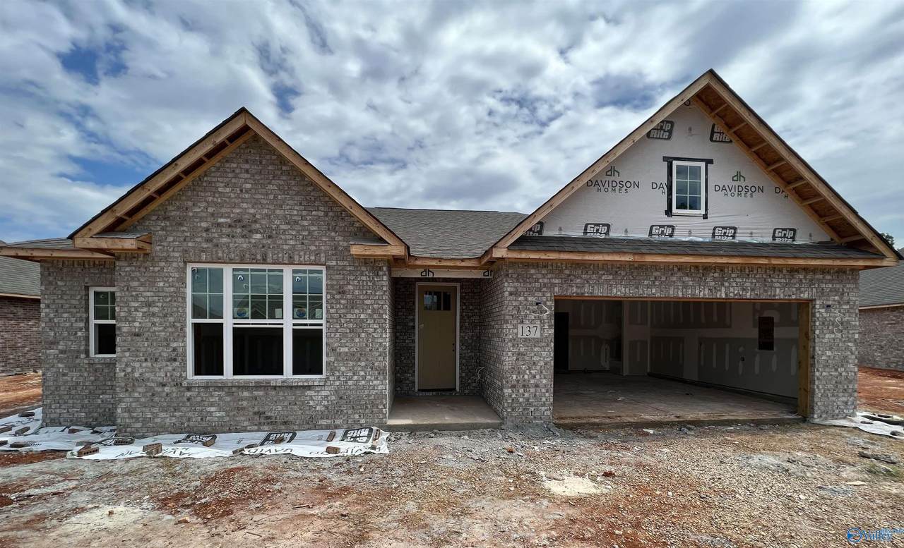137 Slade Thomas Drive - Photo 1