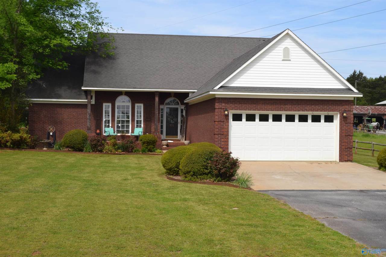 101 County Road 122, Moulton, AL 35650 (MLS 21853706) MarMac Real
