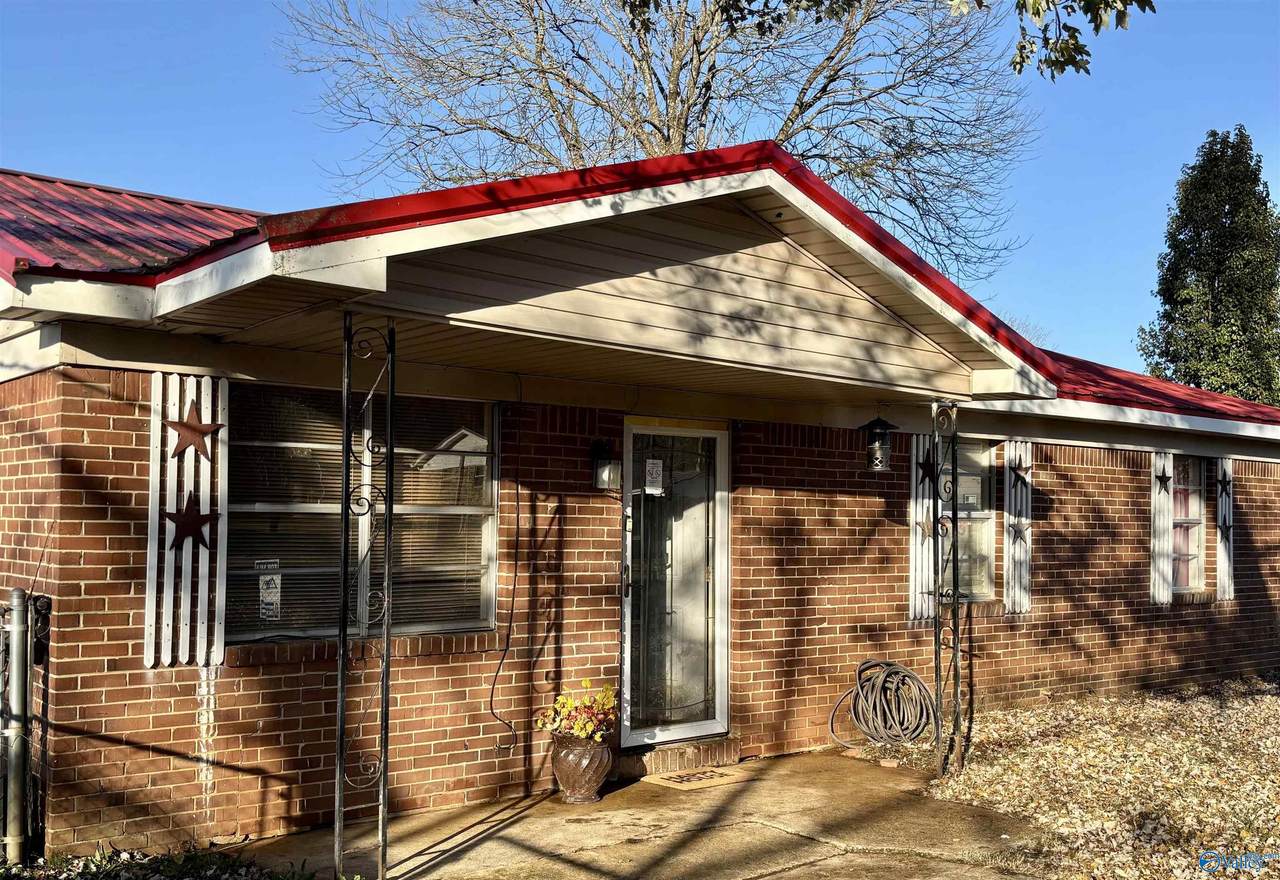 135 Willoughby Drive - Photo 1