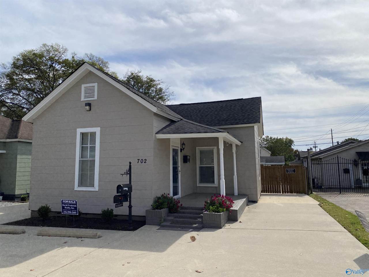 702&702-1/2 Mckinley Avenue - Photo 1