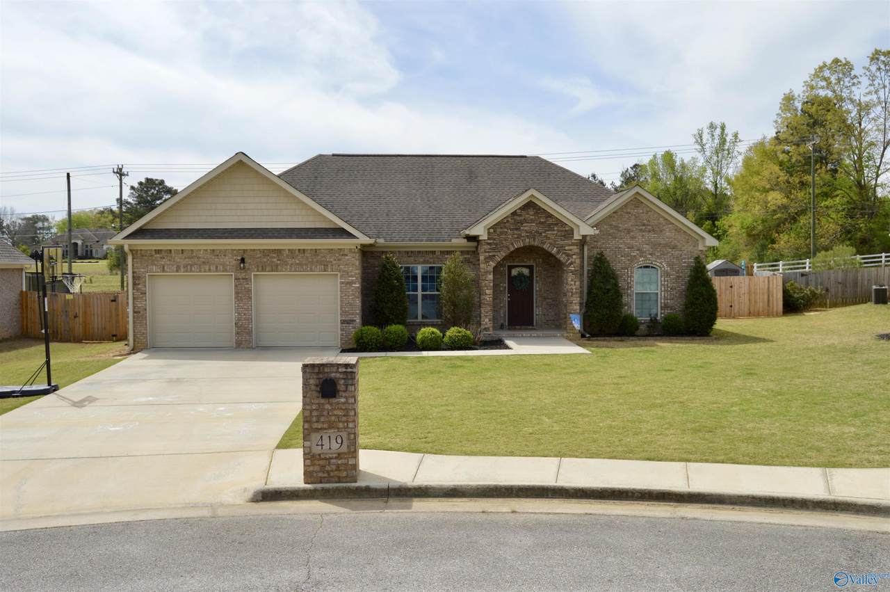 419 Pembrooke Circle - Photo 1