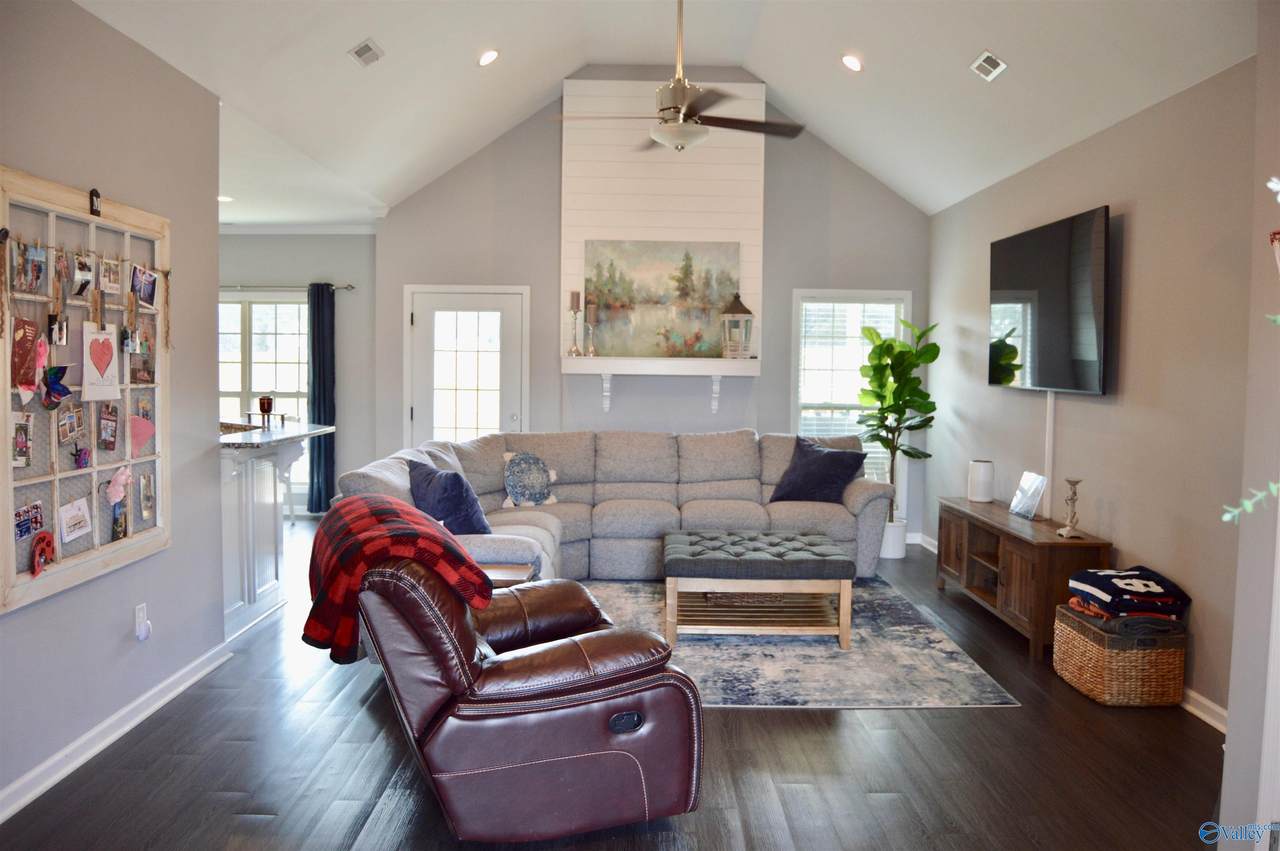 https://bt-photos.global.ssl.fastly.net/nalmls/1280_boomver_2_21911330-2.jpg