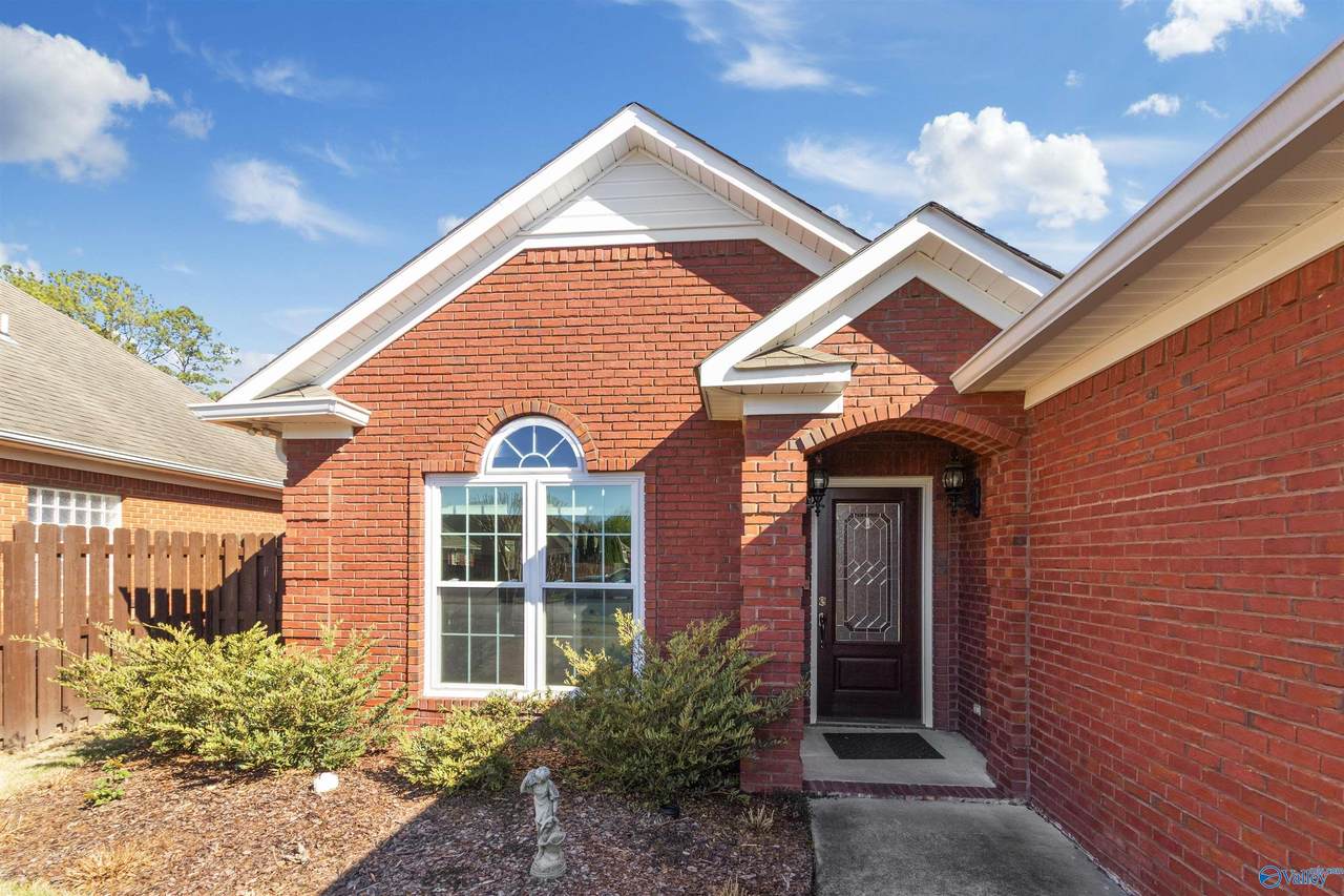 109 Canterbury Circle - Photo 1