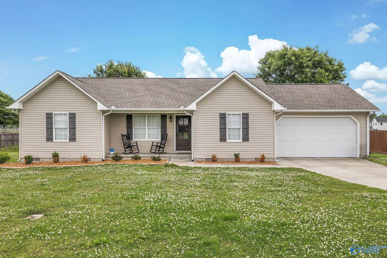 43 Devon Circle - Photo 1