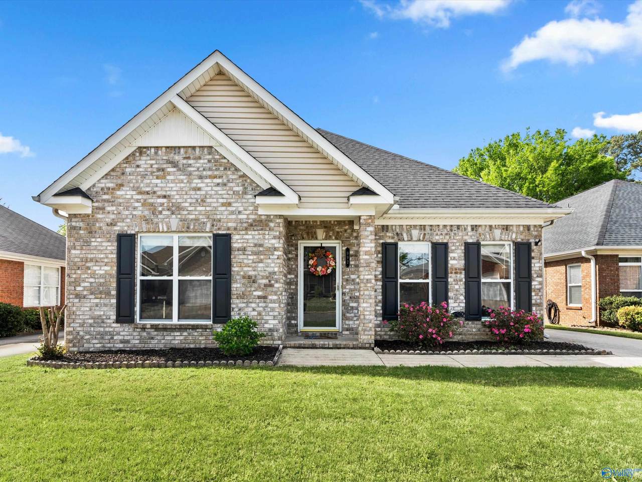 992 Tracey Lane - Photo 1