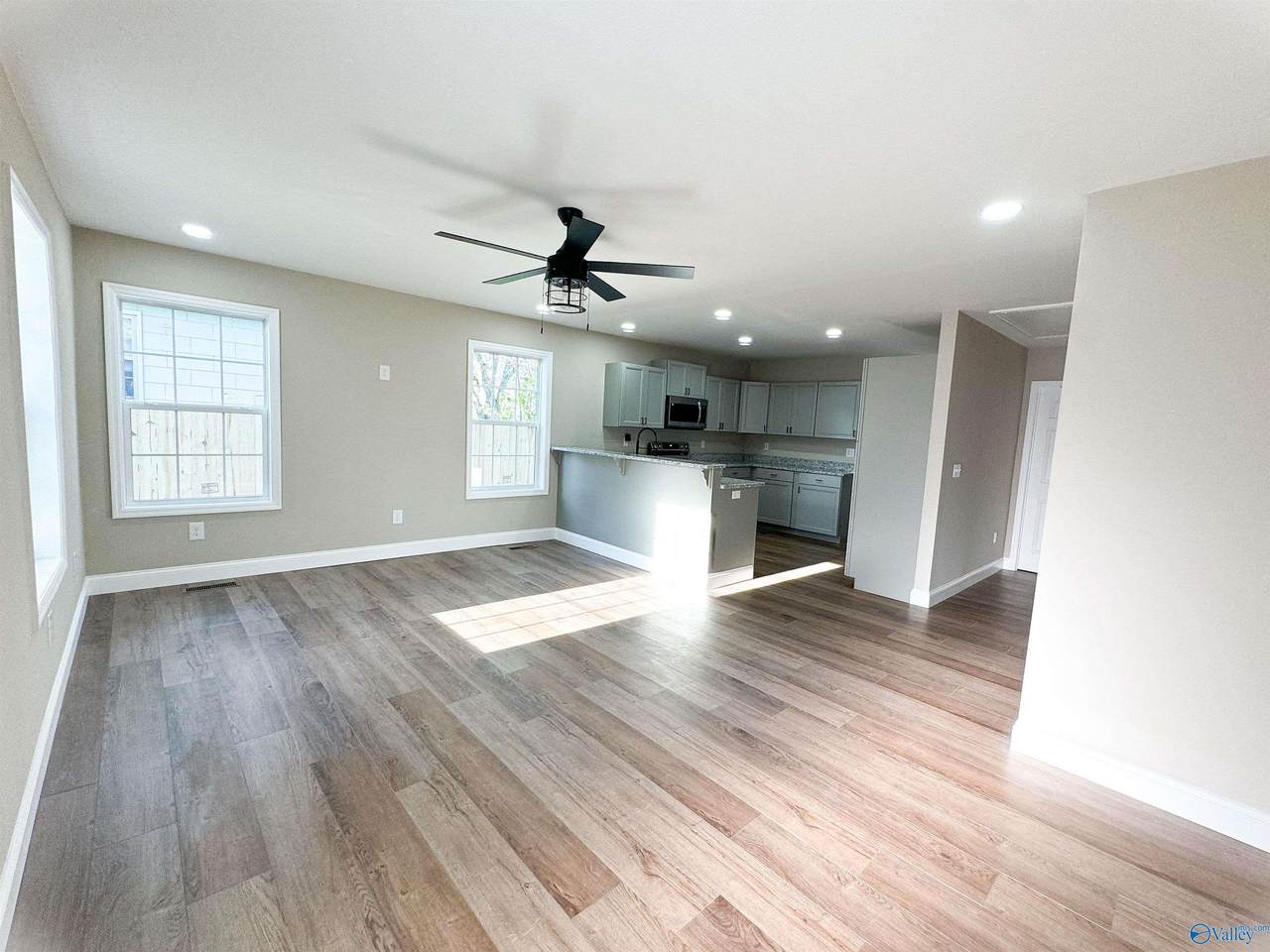 https://bt-photos.global.ssl.fastly.net/nalmls/1280_boomver_2_21914863-2.jpg