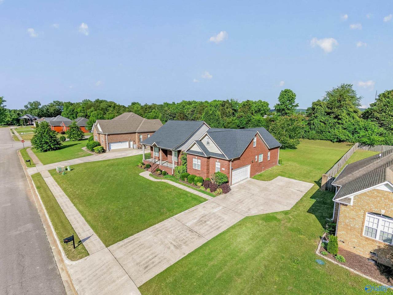 230 Twin Lakes Drive - Photo 1