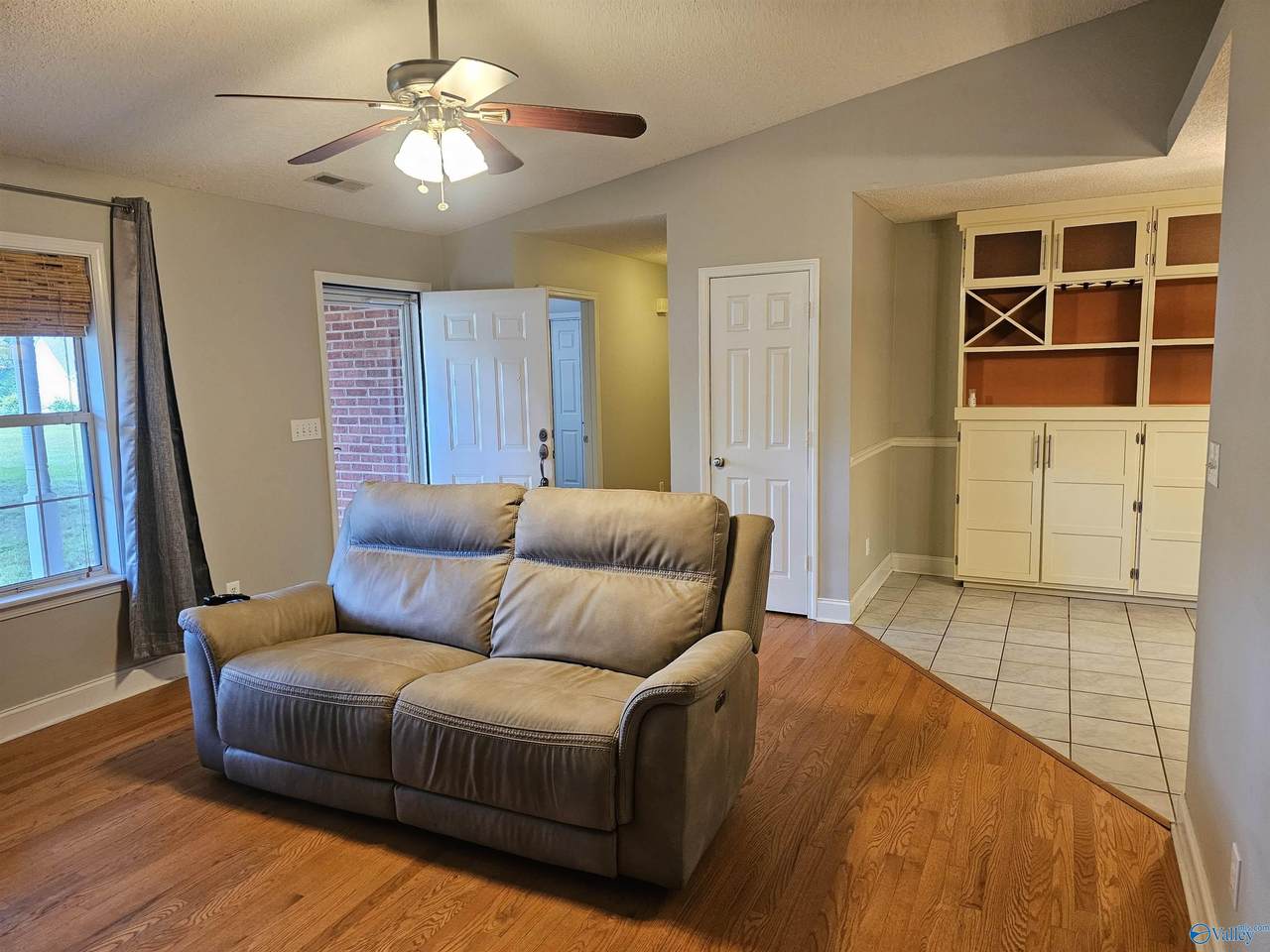 https://bt-photos.global.ssl.fastly.net/nalmls/1280_boomver_1_21917855-2.jpg