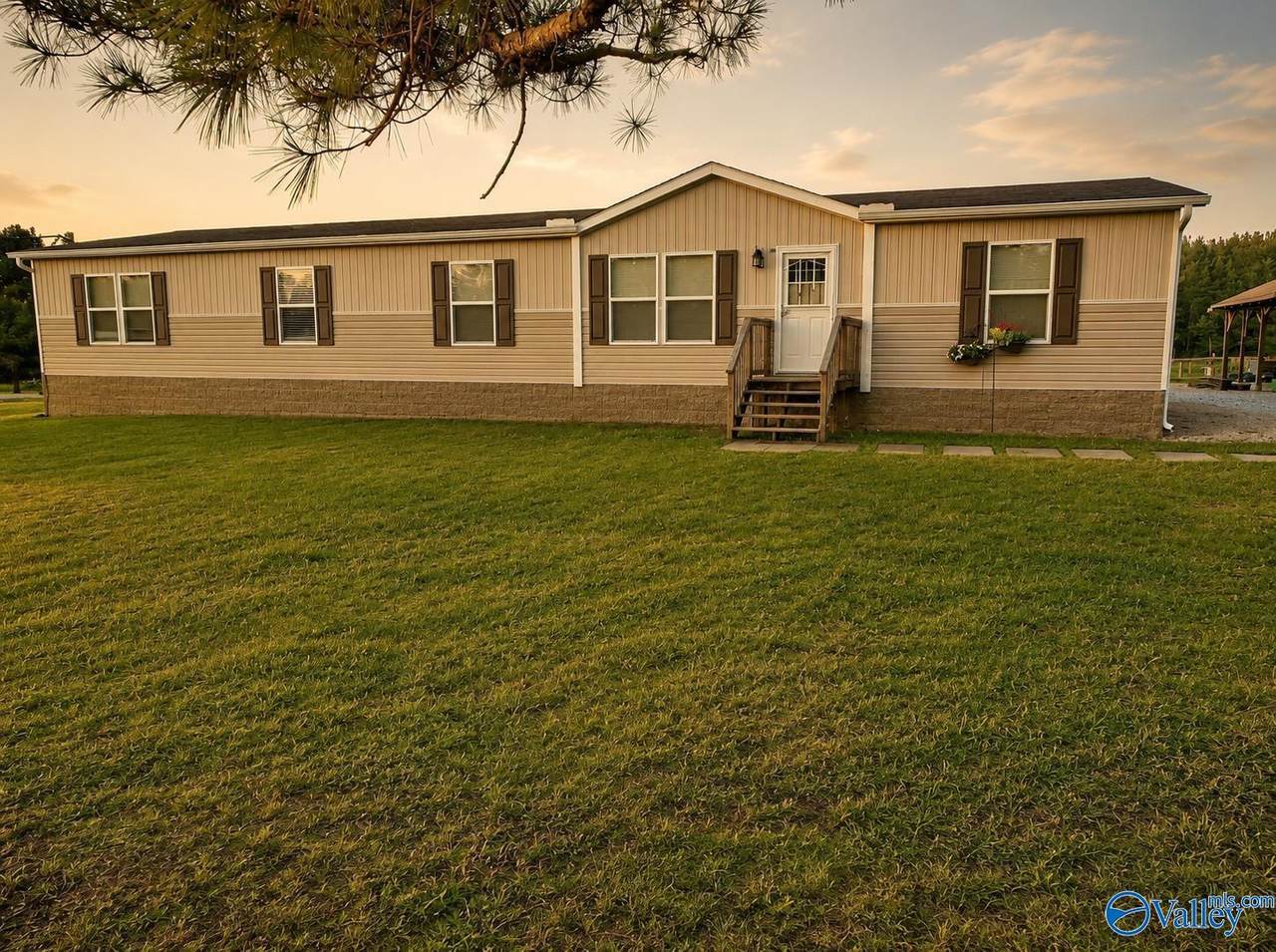 1118 Evergreen Road - Photo 1