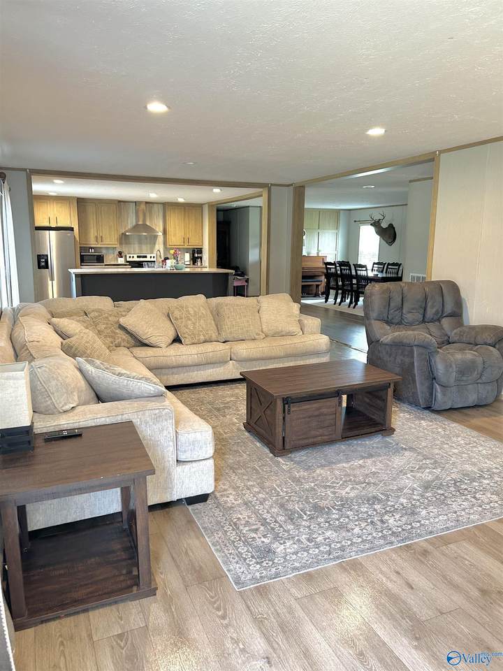 https://bt-photos.global.ssl.fastly.net/nalmls/1280_boomver_2_21920120-2.jpg