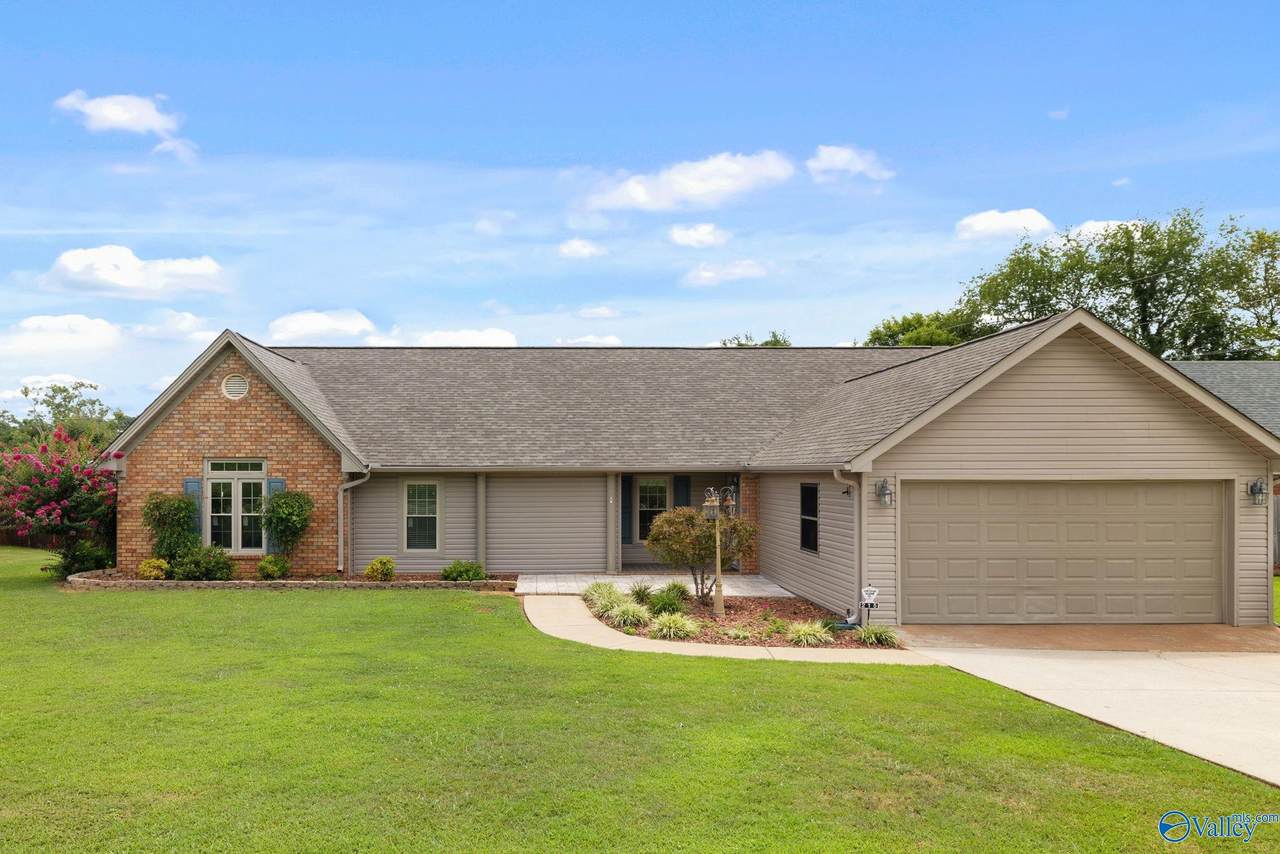 215 Oakview Circle - Photo 1