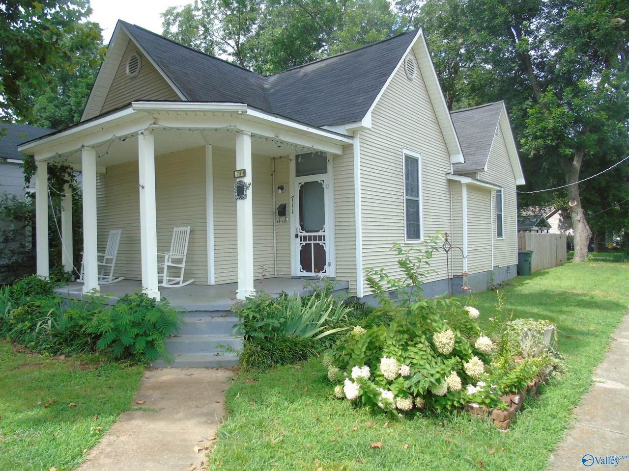 711 Cross Street - Photo 1