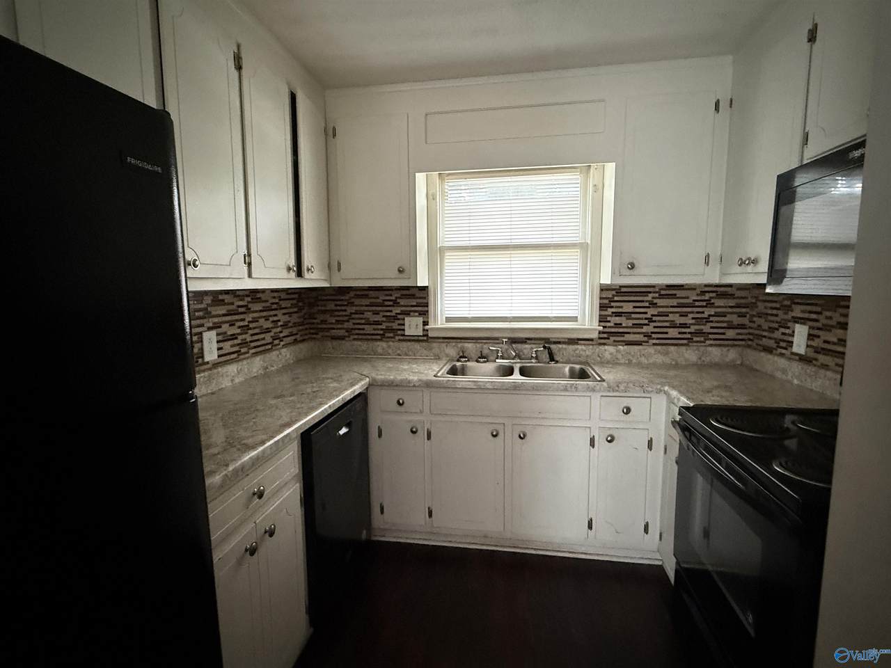 https://bt-photos.global.ssl.fastly.net/nalmls/1280_boomver_2_21924427-2.jpg