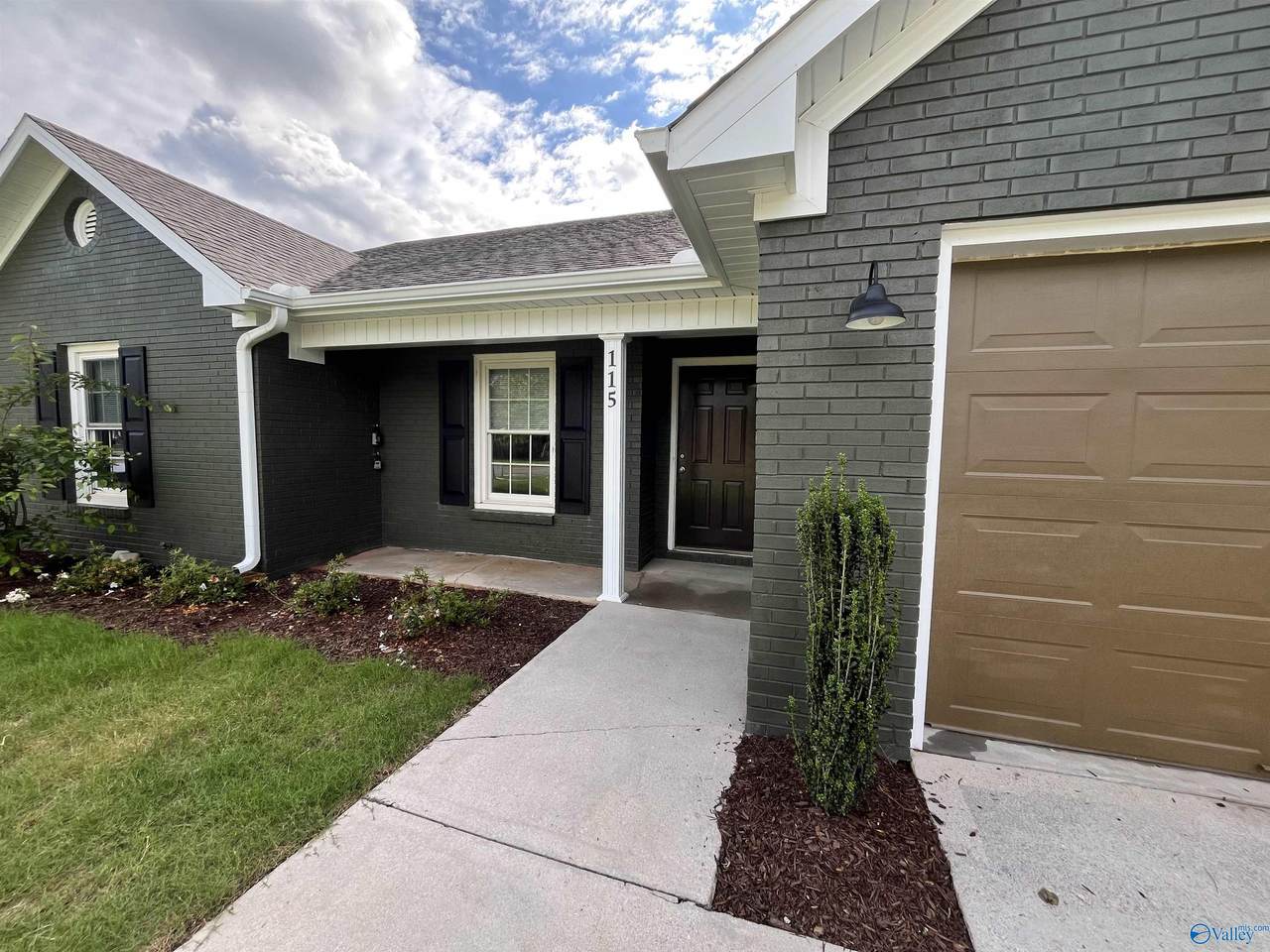 115 Sleepy Hollow Lane - Photo 1