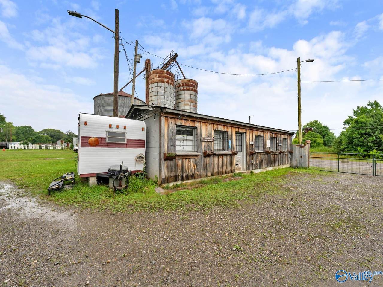 https://bt-photos.global.ssl.fastly.net/nalmls/1280_boomver_2_21928743-2.jpg