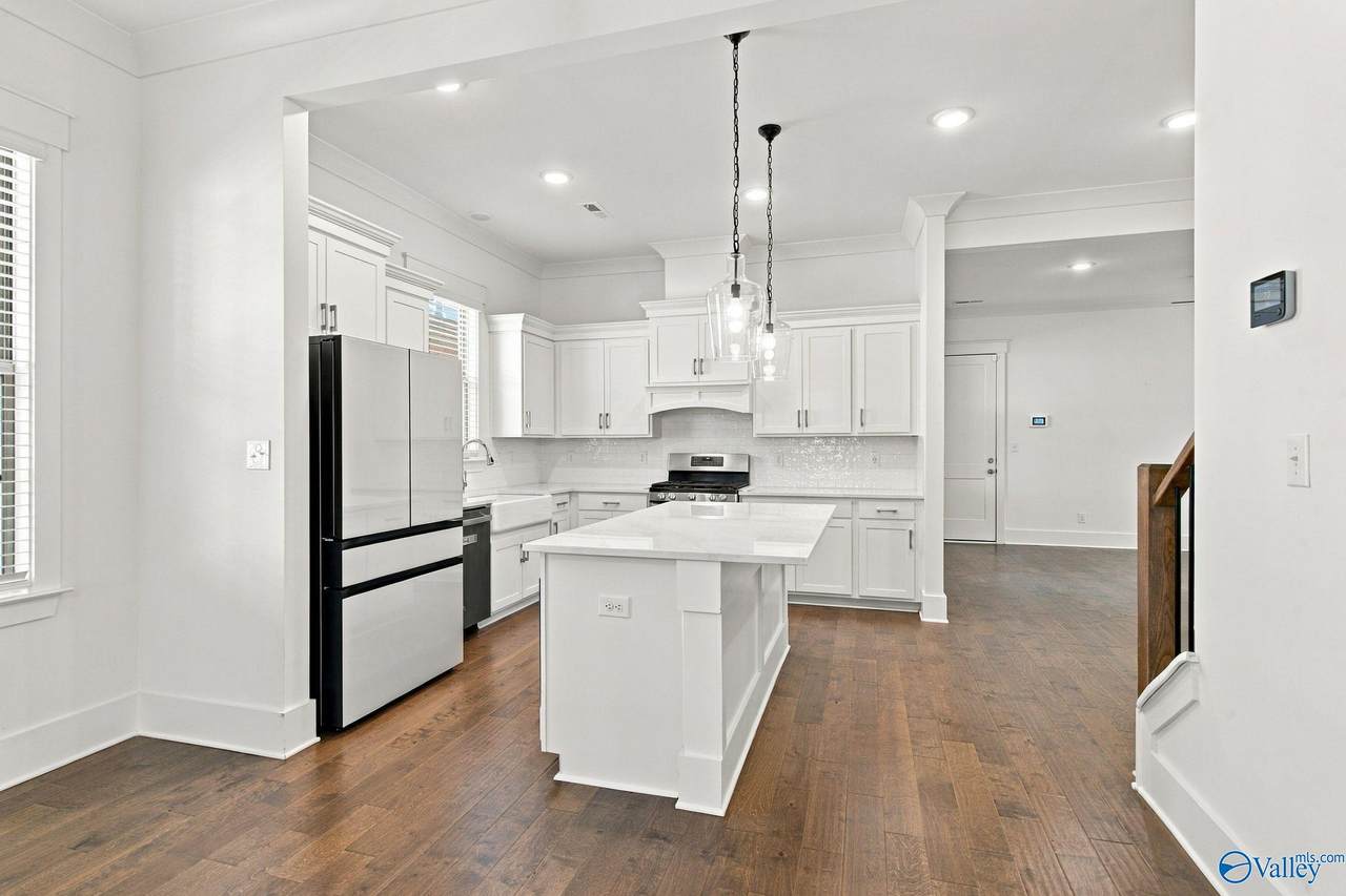 https://bt-photos.global.ssl.fastly.net/nalmls/1280_boomver_2_21930082-2.jpg