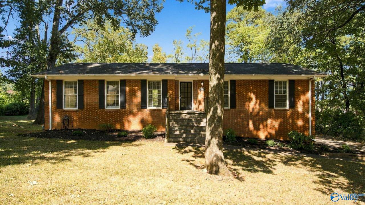 407 Sherwood Drive - Photo 1