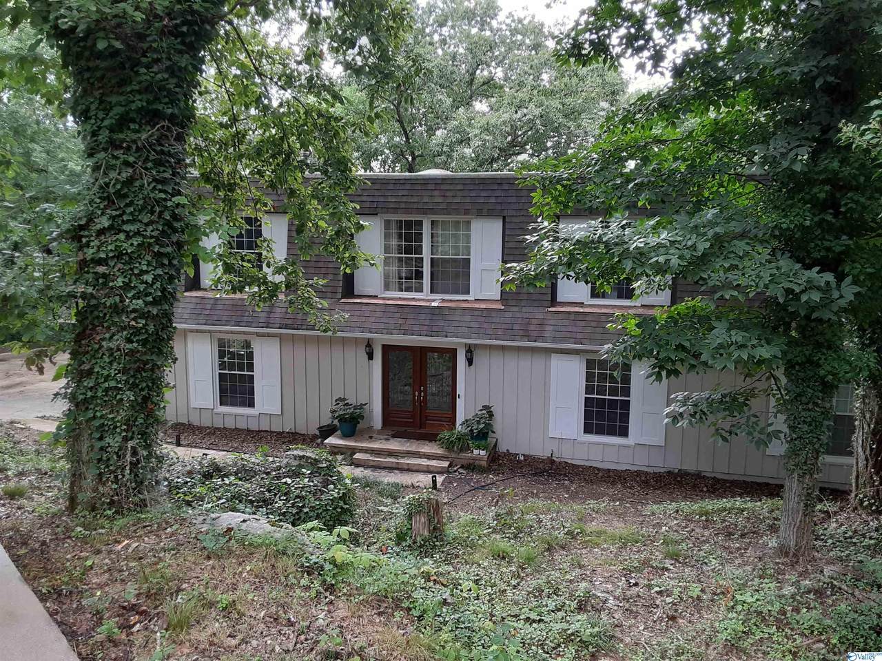 813 Tannahill Drive - Photo 1