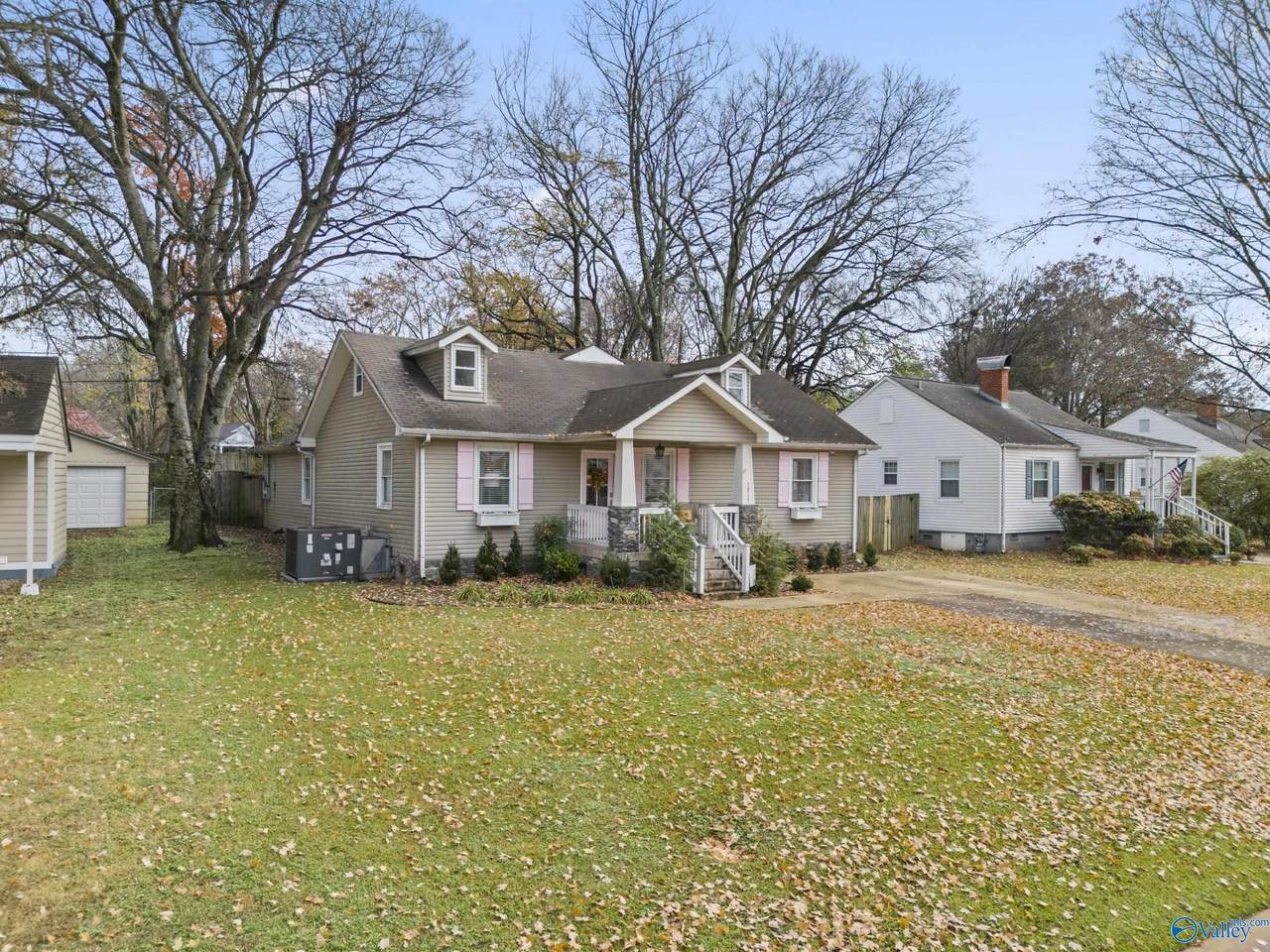 1917 Vanderbilt Circle - Photo 1