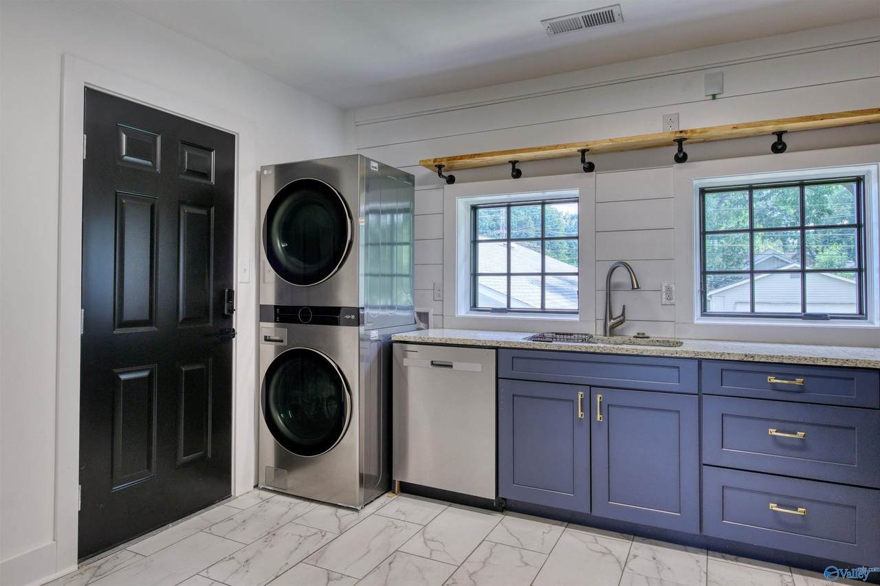 1122 Wellman Avenue - Photo 1