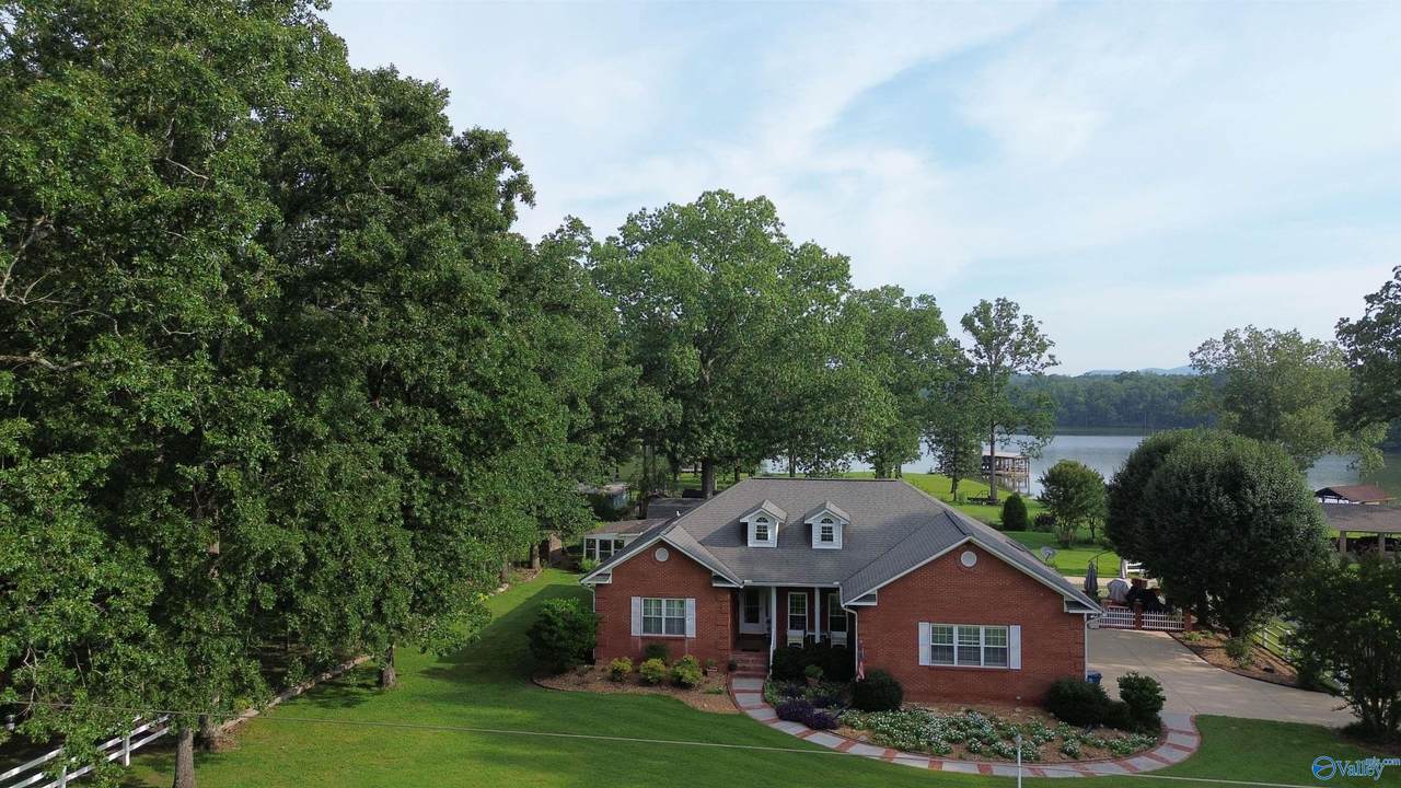 4636 Spruce Street - Photo 1