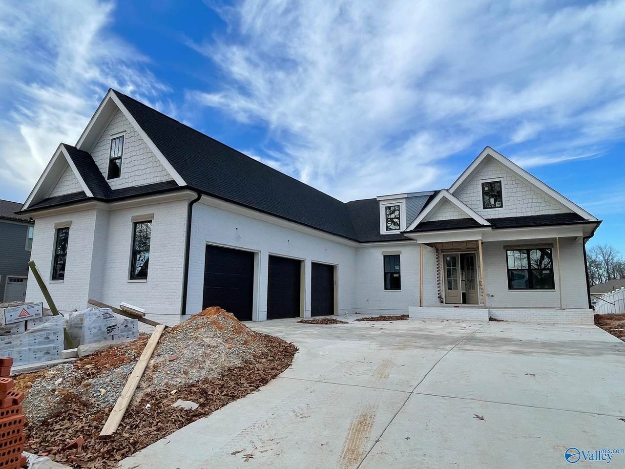 207 Farmhouse Drive - Photo 1