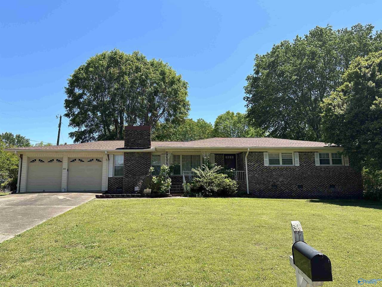 206 Skidmore Drive - Photo 1