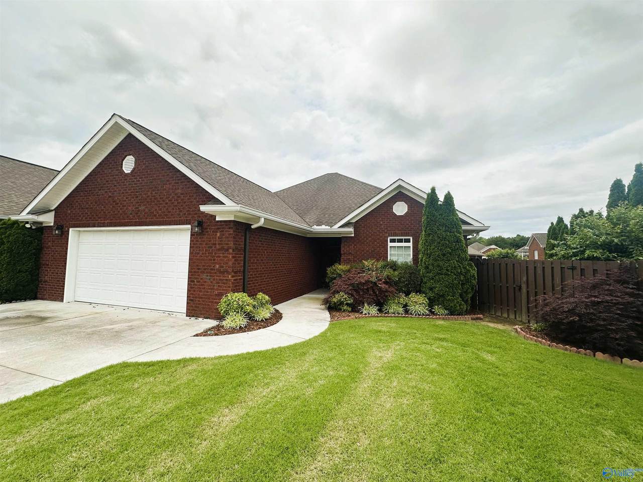 104 Canterbury Circle - Photo 1