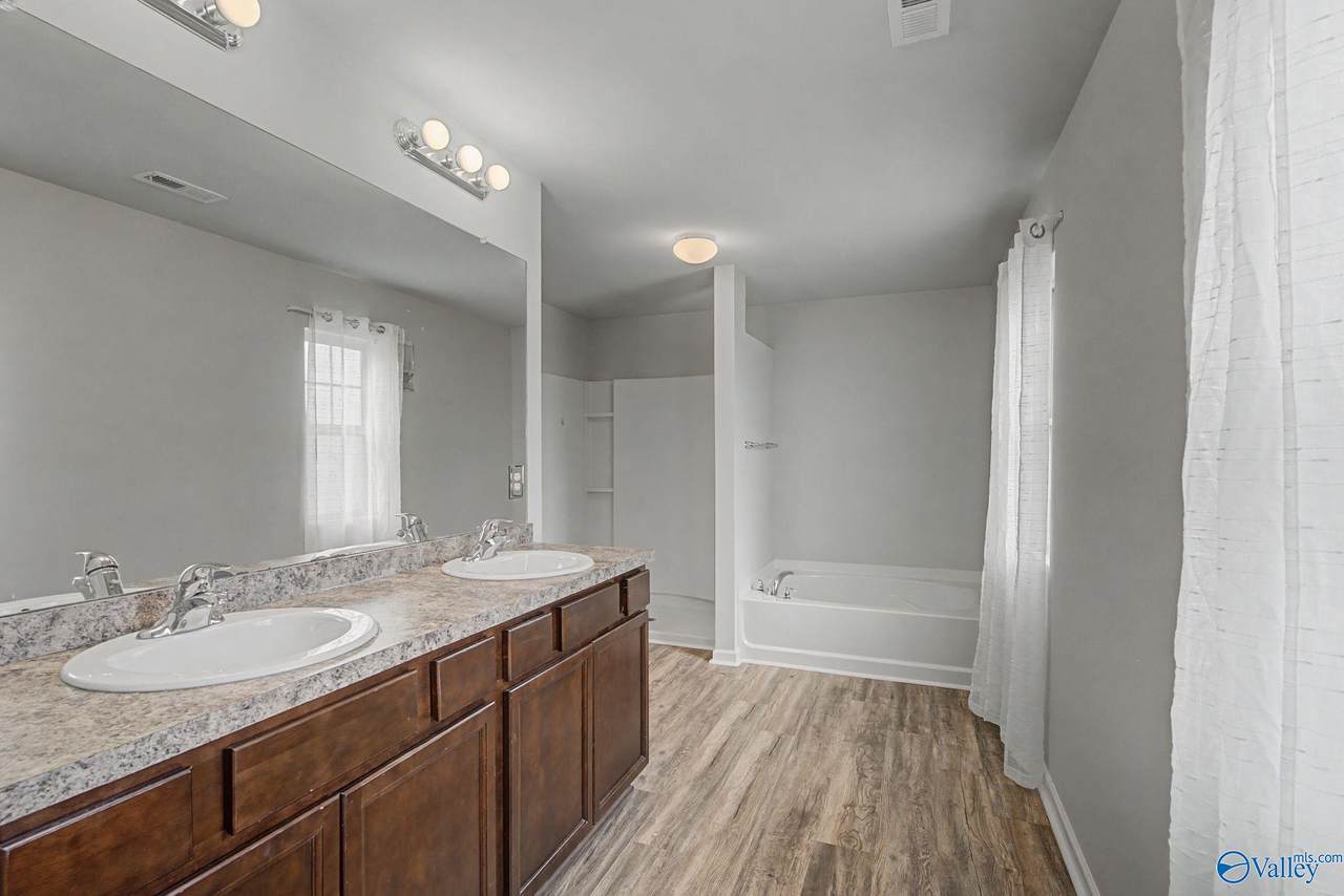 https://bt-photos.global.ssl.fastly.net/nalmls/1280_boomver_4_21911827-2.jpg