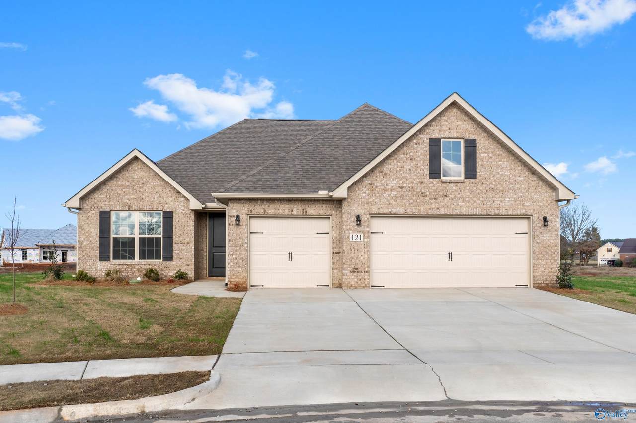 121 Slade Thomas Drive - Photo 1