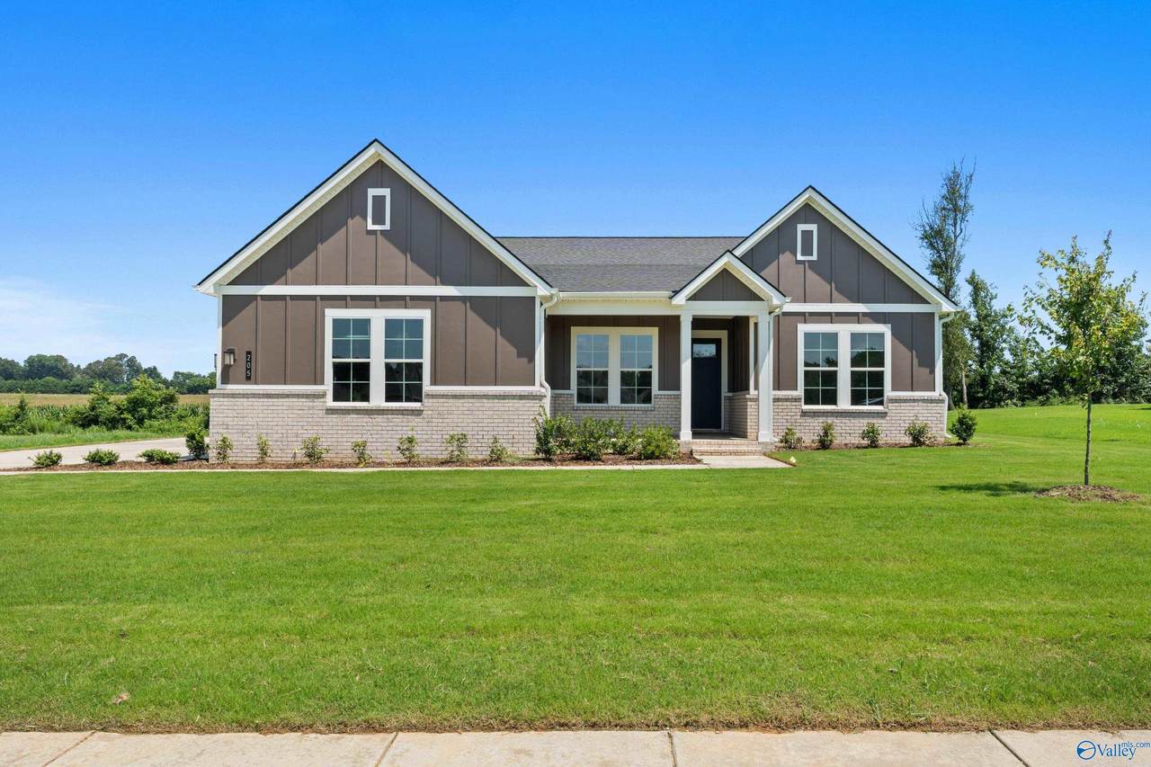 205 Applewood Court - Photo 1