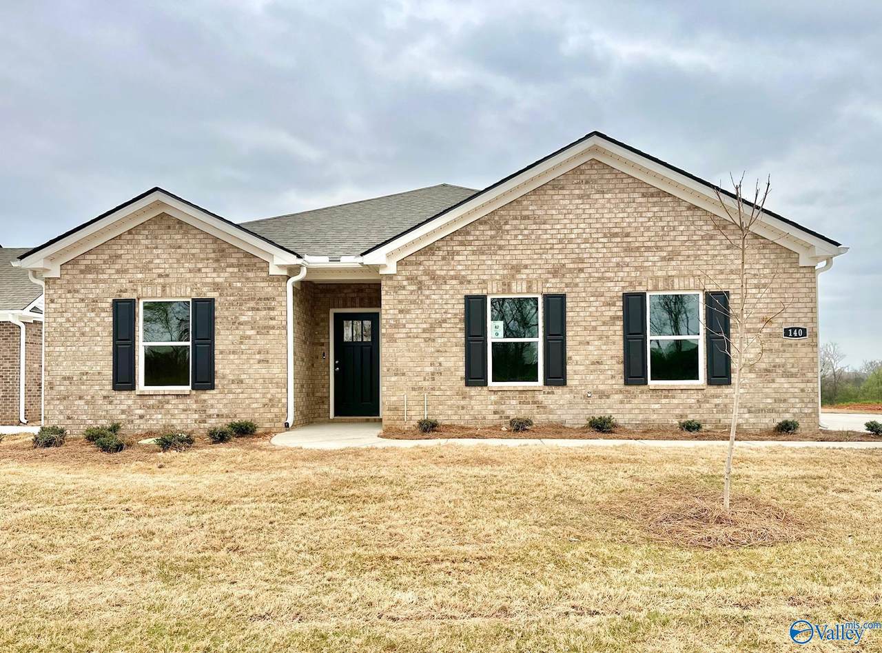 140 Fairways Pass - Photo 1